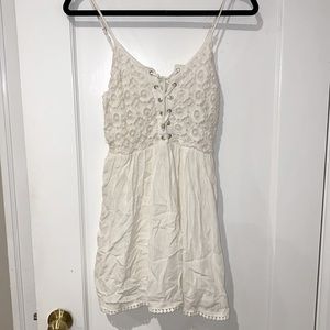 FOREVER 21 FLORAL WHITE LACE DRESS - size small